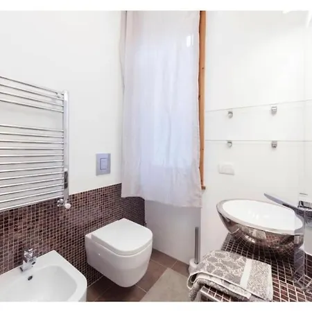 Sud Con Giardino Apartment *
