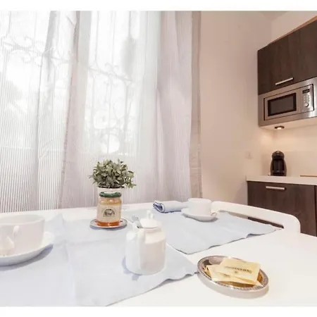 Sud Con Giardino Apartment *